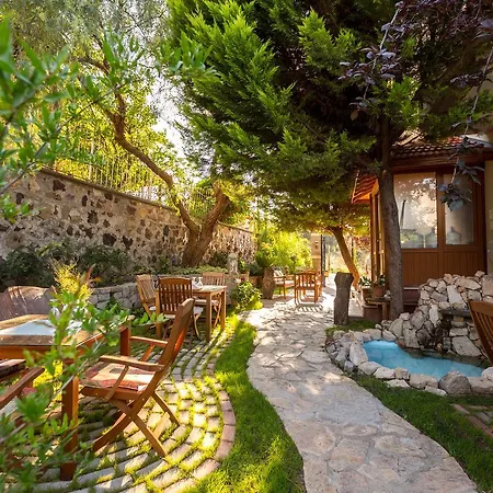 Cunda Esen Homestay *